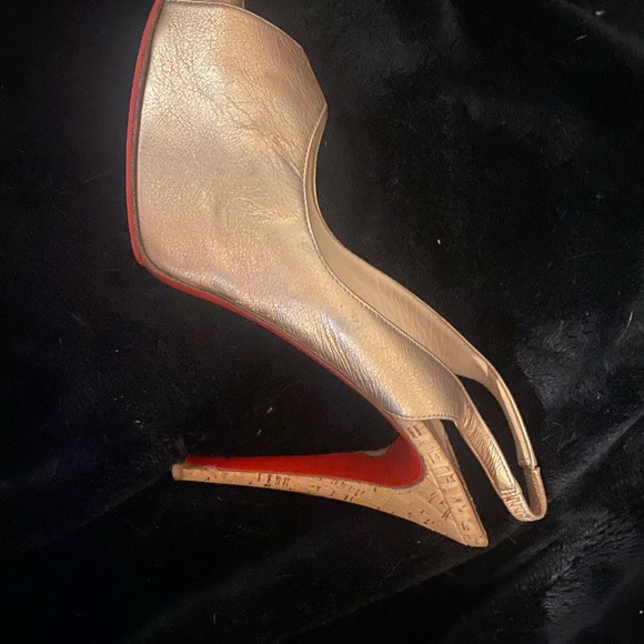 Christian Louboutin cork heel gold shoes - Picture 6 of 8